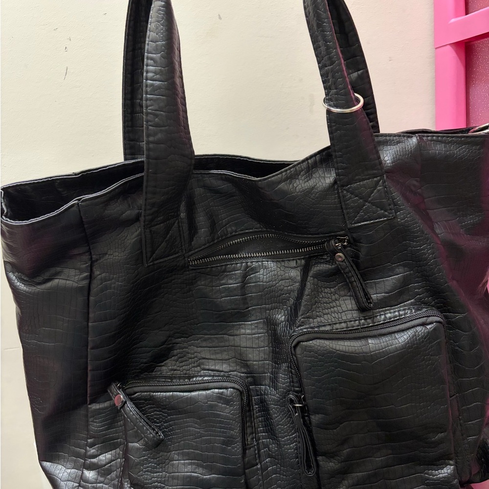 Large Black Croc-Embossed Shoulder Bag purse